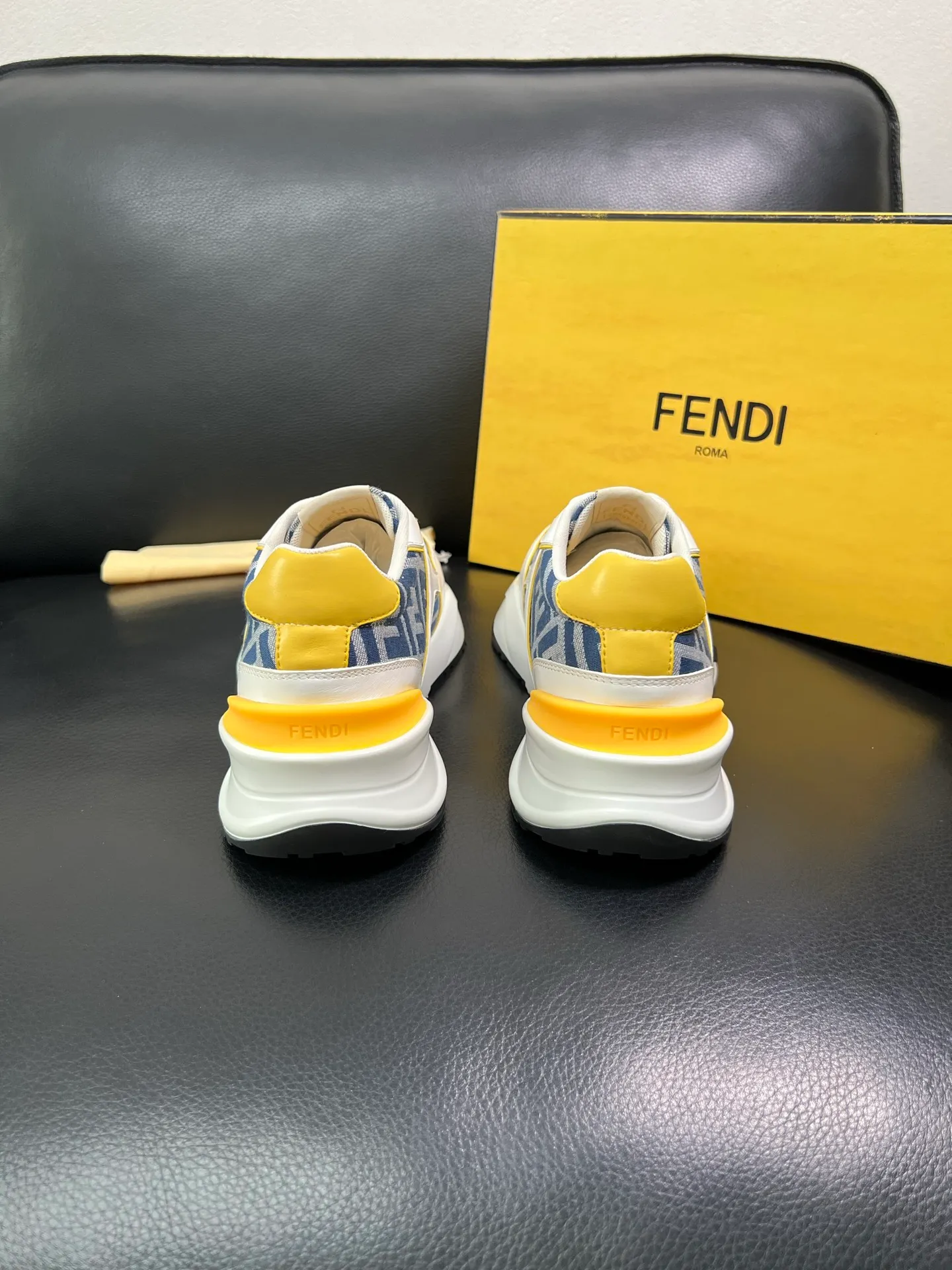 Men's shoes 💰840 FENDI top purchasing Fendi counters are equipped with the original factory, original fabrics imported from Italy, breathable and comfortable cowhide lining, soles: original soles specially provided by the original factory are super comfortable, original factory orders 🔍high quality, you can enter and exit the counter at will, welcome to compare, code number 39-44 (customized 38-45) 85856